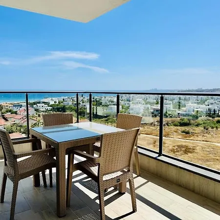 Terra In Caesar Blue Resort, Fixed Lunch 3pm, Gym, Heated Pool, Sauna, Kids Club アパート *